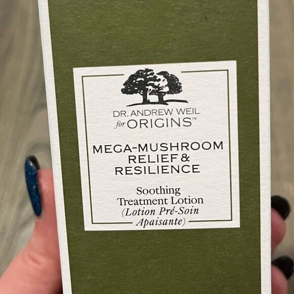 ORIGINS Mega-Mushroom Relief & Resilience Soothing Treatment Lotion 6.7 … - Picture 2 of 15